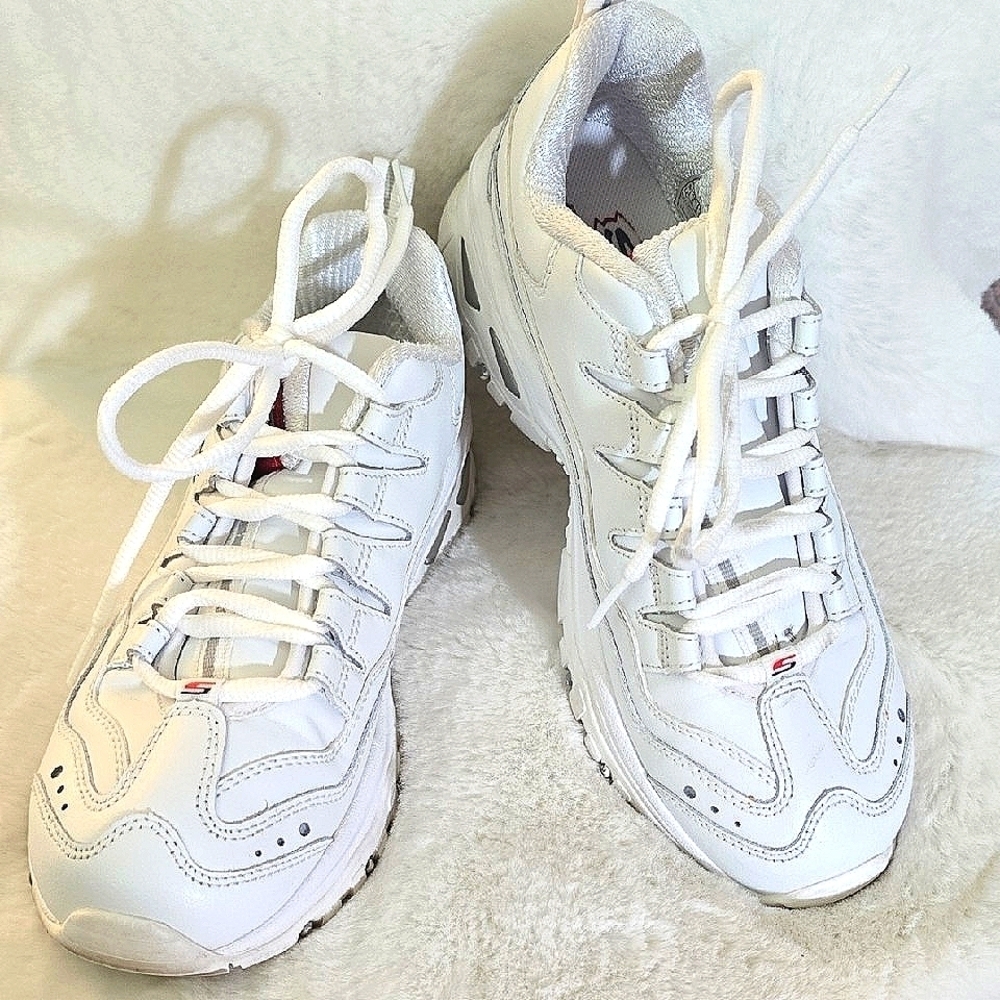Skechers Energy Timeless Vision - White with Red Accent Athletic Shoes - Picture 1 of 6